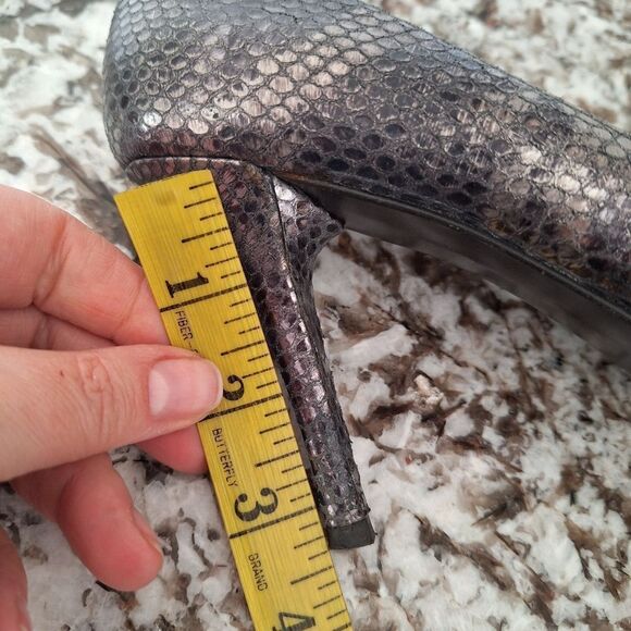 Stuart Weitzman gray silver snake print leather heels flats size 7 - Picture 11 of 11